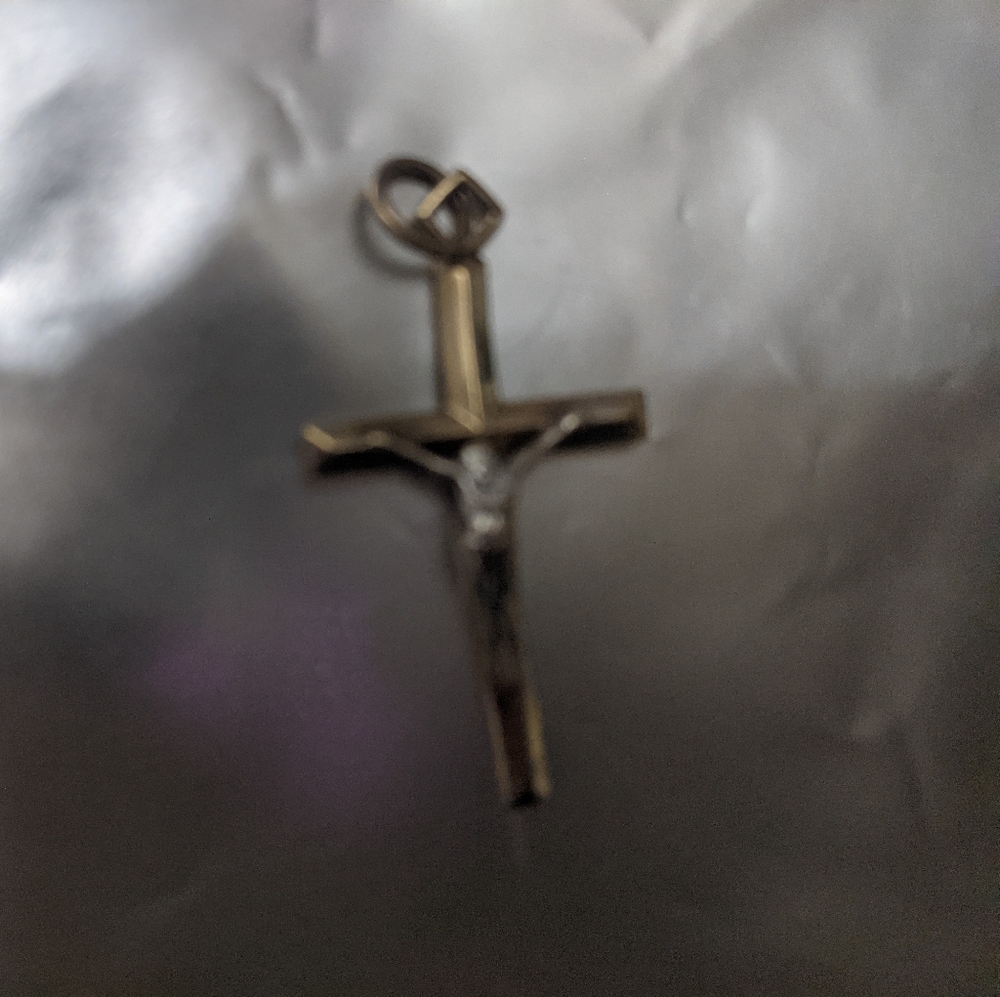 Stunning yellow gold and white gold cross pendant